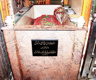 Mazar of Hazrat Saiyeda Daulat Bibi (a.k.a. Dama Amma)